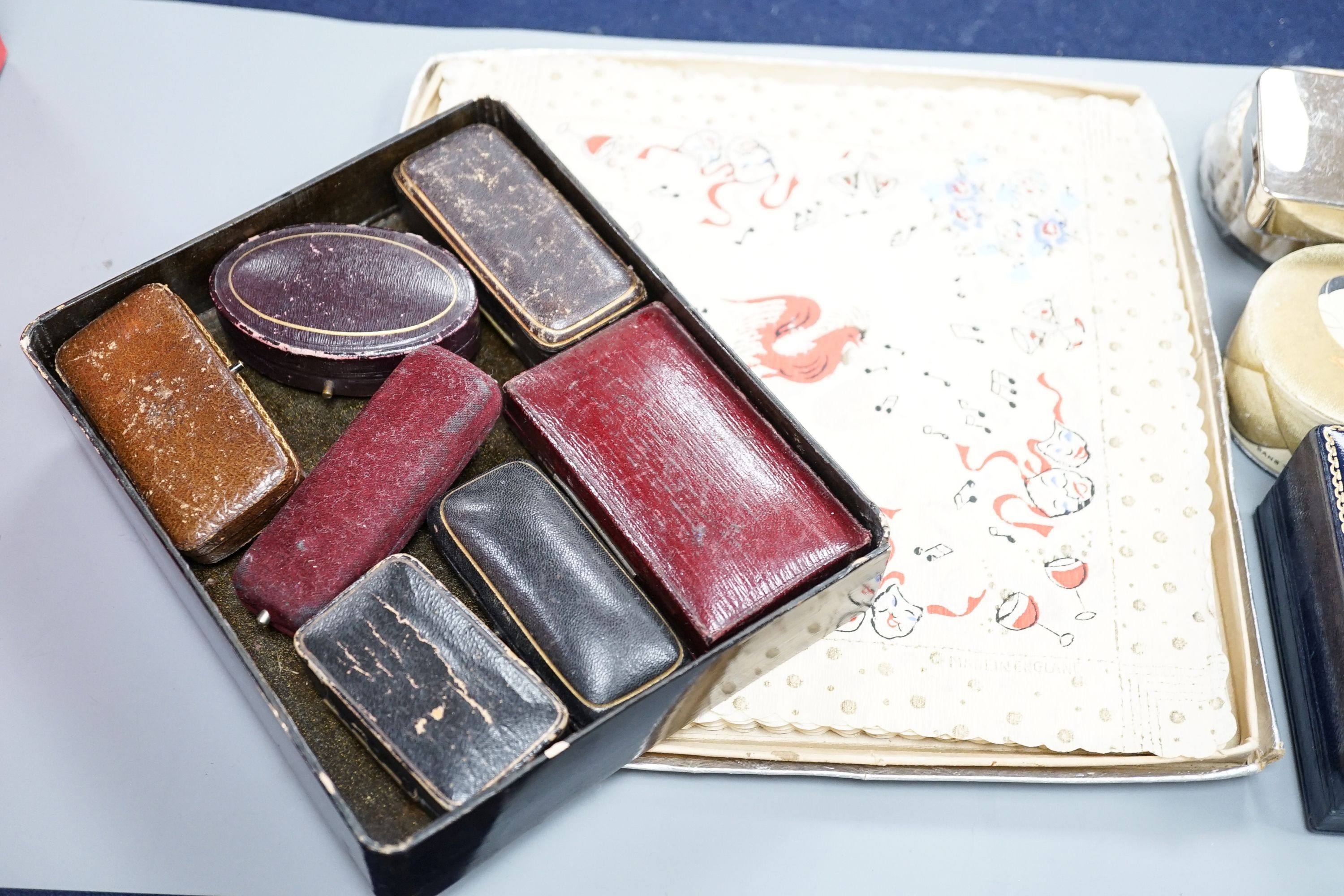 Two Art Deco advertising powder boxes, a similar pack of cards, two fans, leather jewellery boxes, vintage serviettes, etc.